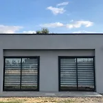 Departamento Los Canelos, A Metros De Avenida Las Industrias- Incluye, Netflix Directv Aire Acondicionado, Internet