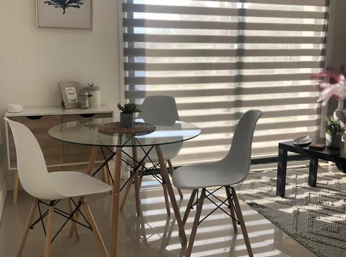 Departamento Los Canelos, A Metros De Avenida Las Industrias- Incluye, Netflix Directv Aire Acondicionado, Internet