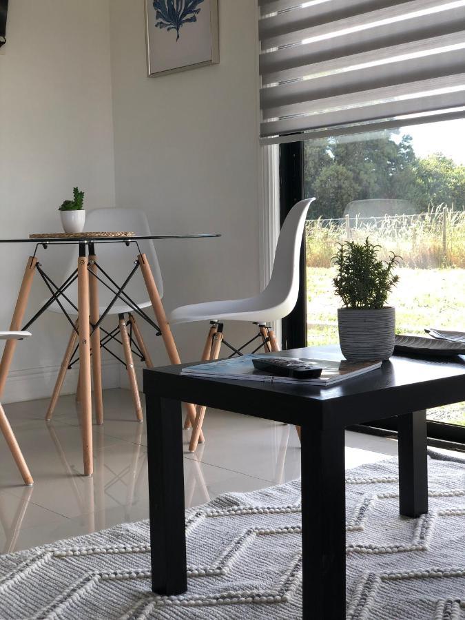 Apartamento Departamento Canelos, A Metros De Avenida Industrias- Incluye, Netflix Directv Aire Acondicionado, Internet