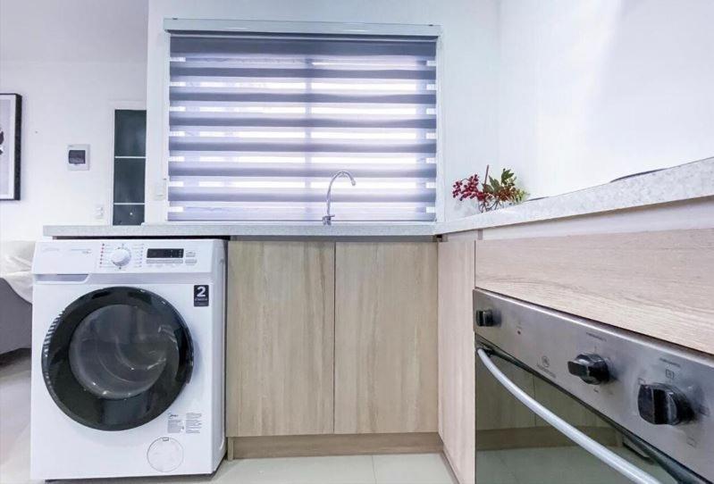 Departamento Canelos, A Metros De Avenida Industrias- Incluye, Netflix Directv Aire Acondicionado, Internet
