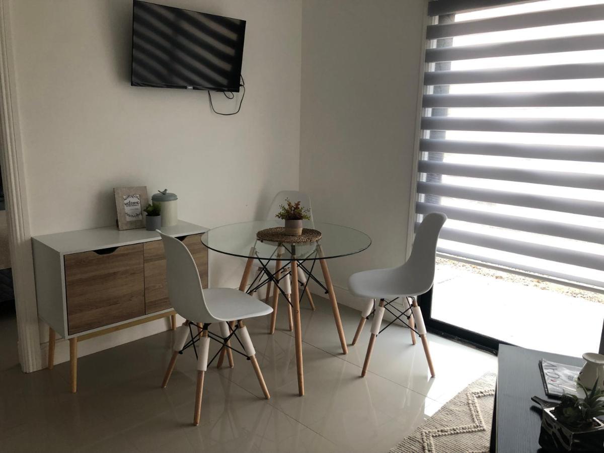 Apartamento Departamento Canelos, A Metros De Avenida Industrias- Incluye, Netflix Directv Aire Acondicionado, Internet *