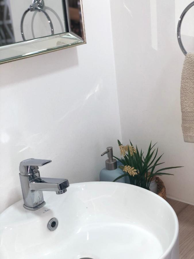 Departamento Canelos, A Metros De Avenida Industrias- Incluye, Netflix Directv Aire Acondicionado, Internet Apartamento *