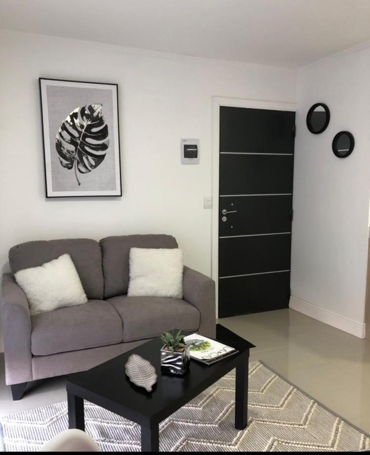 Departamento Canelos, A Metros De Avenida Industrias- Incluye, Netflix Directv Aire Acondicionado, Internet * Los Ángeles