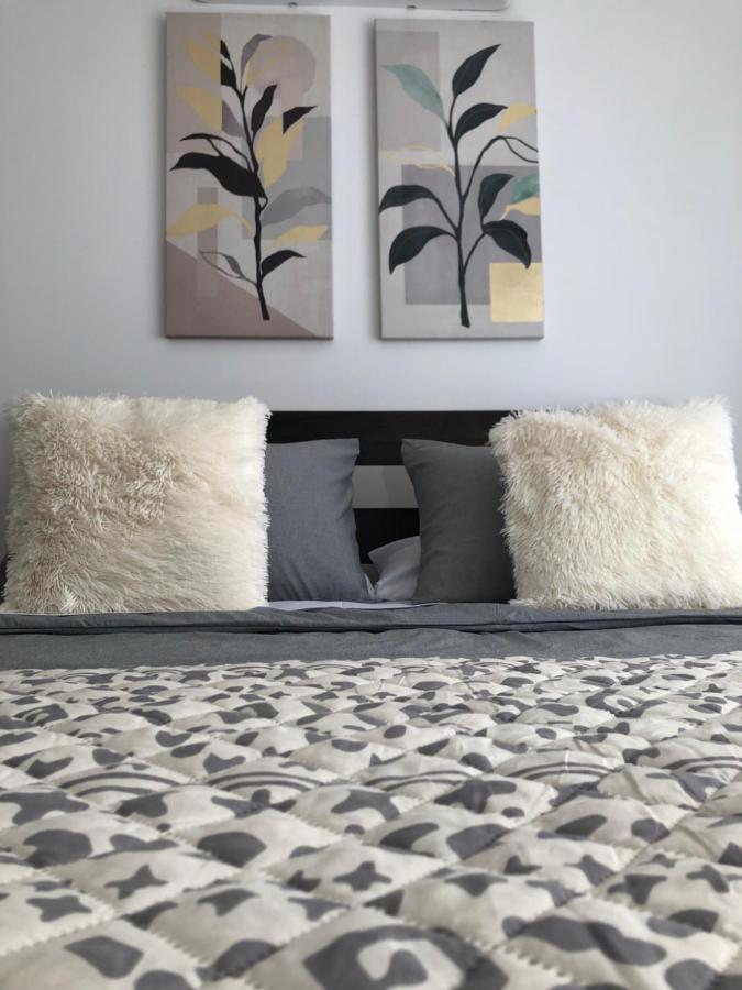 Departamento Canelos, A Metros De Avenida Industrias- Incluye, Netflix Directv Aire Acondicionado, Internet Apartamento Los Ángeles