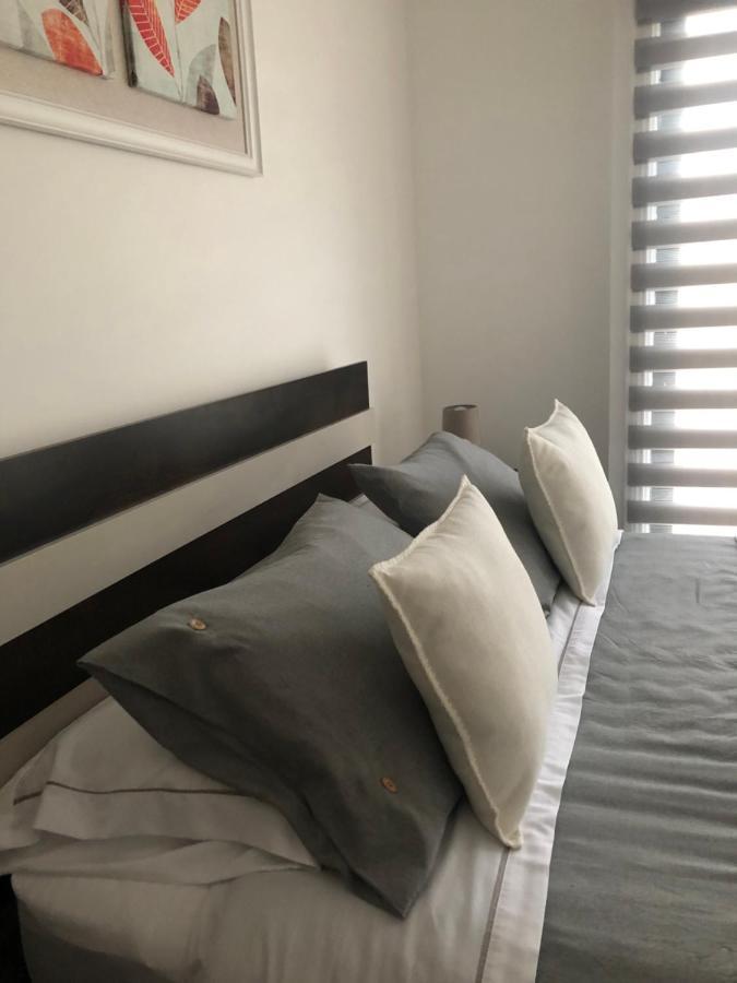 Departamento Canelos, A Metros De Avenida Industrias- Incluye, Netflix Directv Aire Acondicionado, Internet Apartamento *