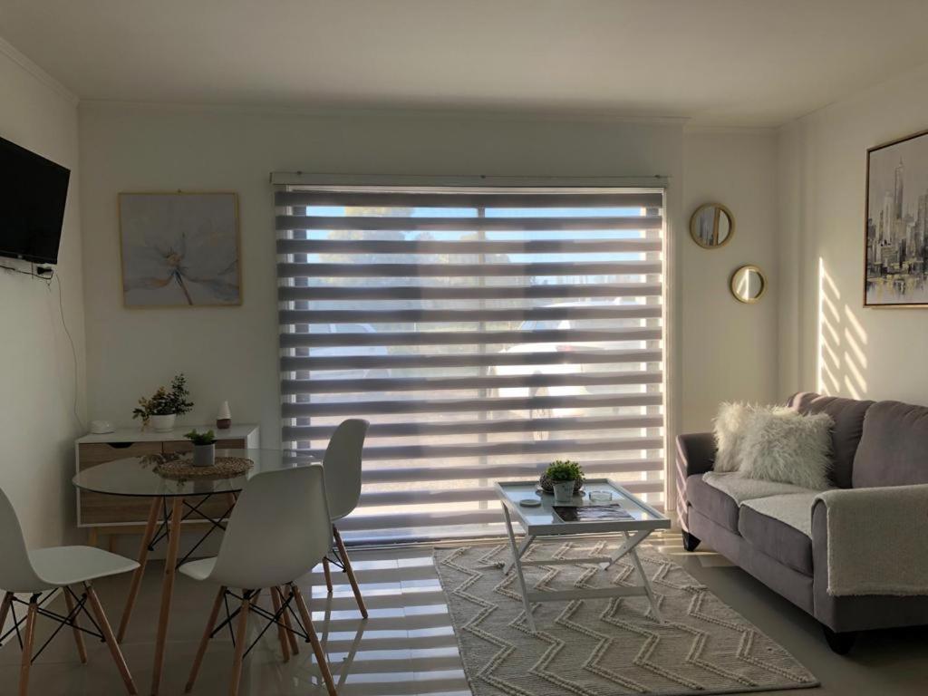 Apartamento Departamento Canelos, A Metros De Avenida Industrias- Incluye, Netflix Directv Aire Acondicionado, Internet