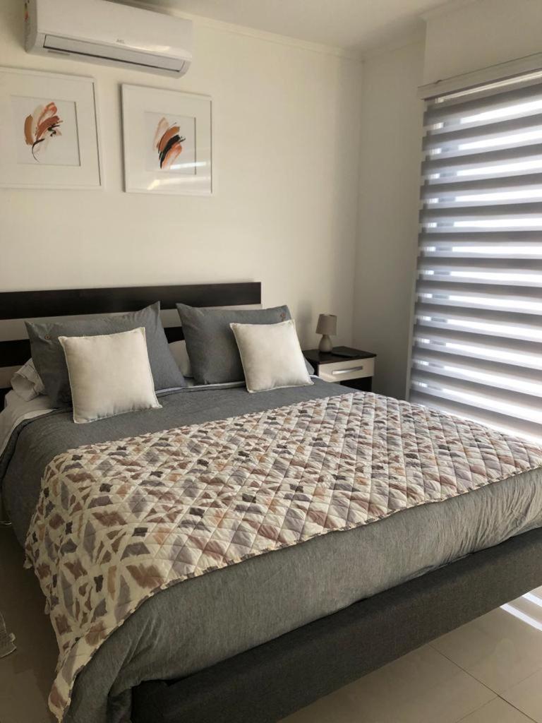 Departamento Canelos, A Metros De Avenida Industrias- Incluye, Netflix Directv Aire Acondicionado, Internet Apartamento Los Ángeles